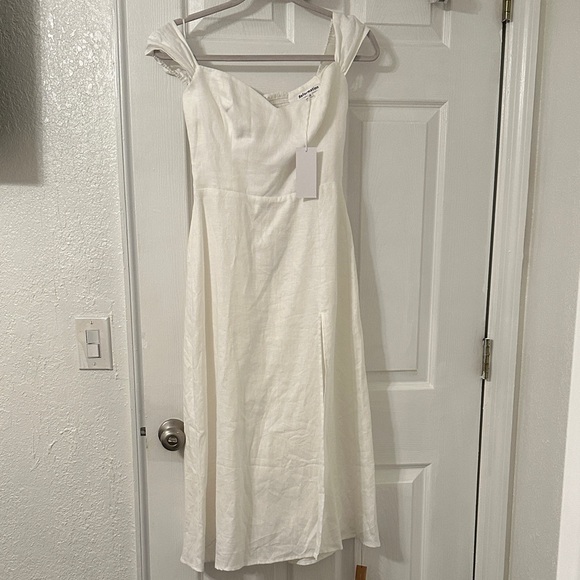 Reformation Chic off the shoulder White Linen Dress - Picture 4 of 6